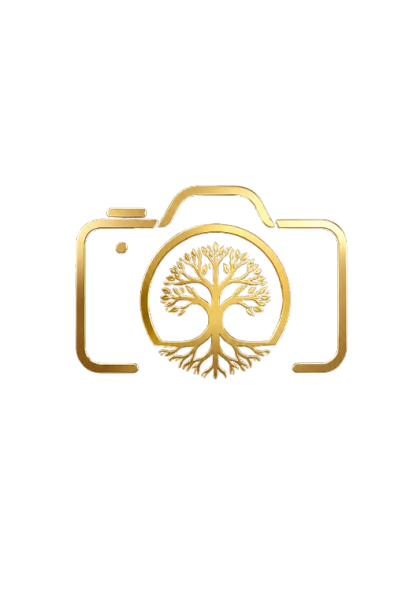 O logotipo é uma câmera na perspetiva frontal, com o desenho de uma árvore na lente, lembrando o nascer das ideias na lente, a raíz de todos os projetos começa no ponto de vista adotado.